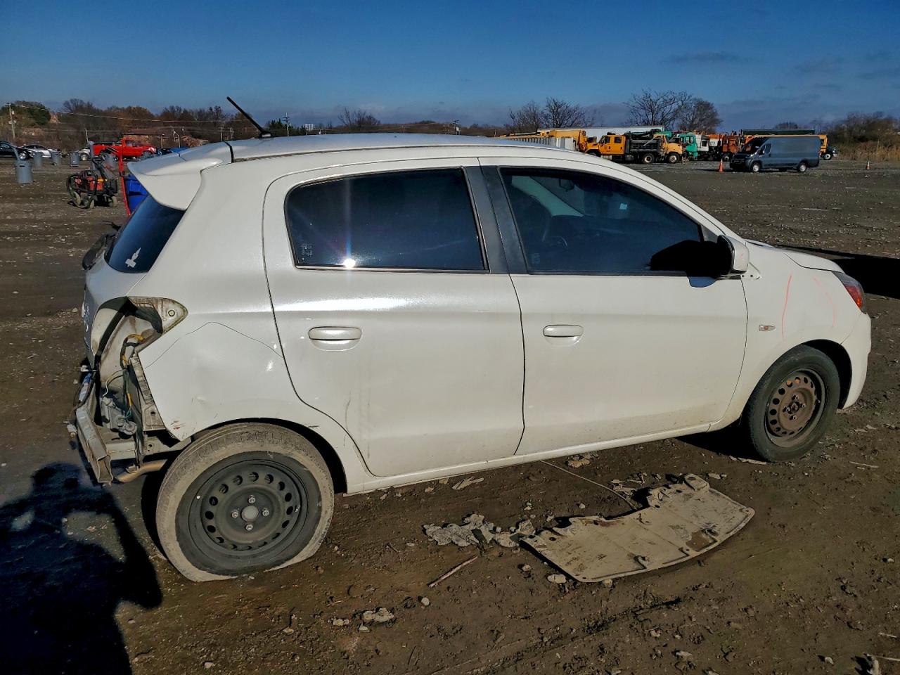 Mitsubishi Mirage Es Image 12