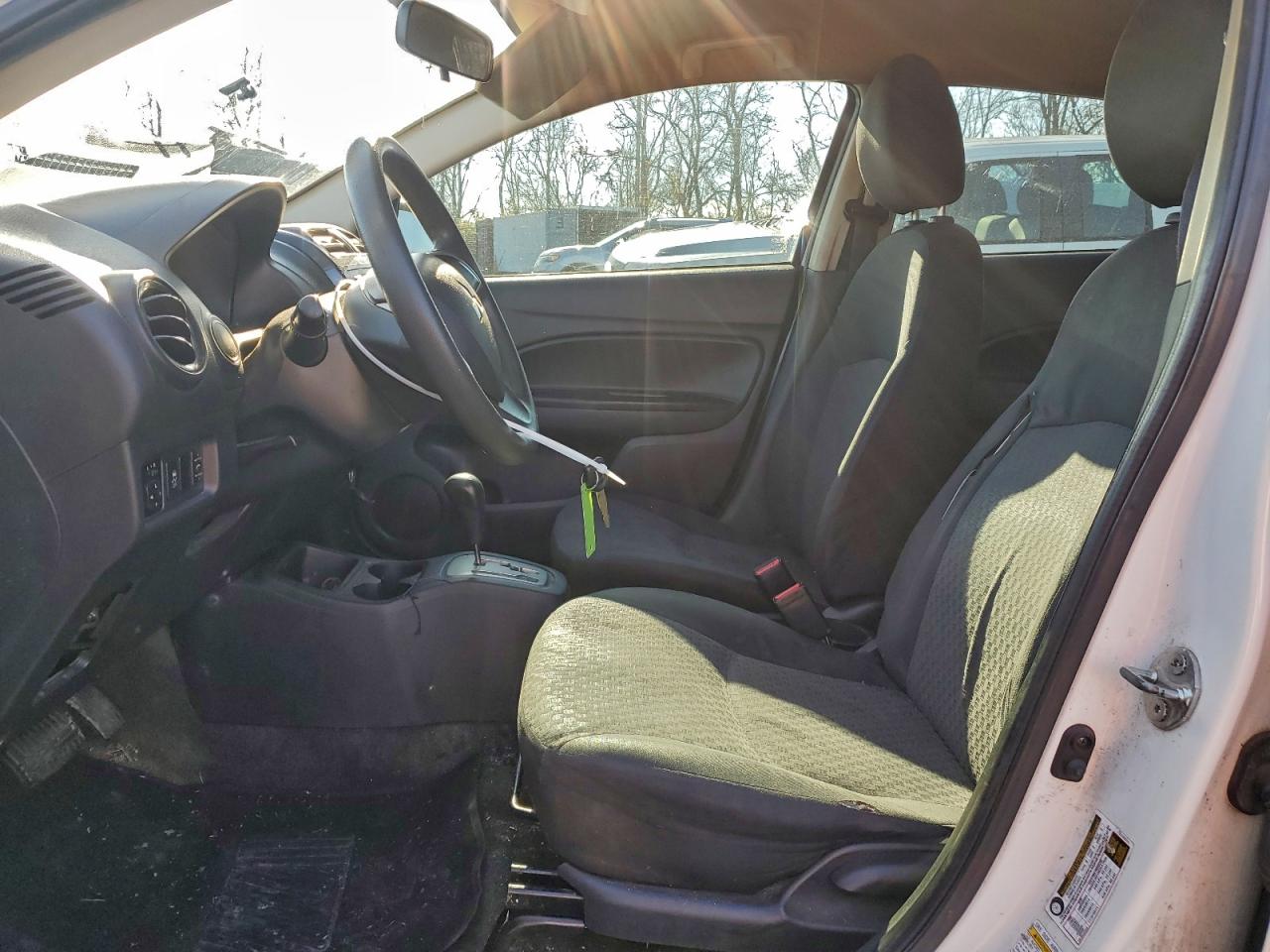 Mitsubishi Mirage Es Image 9