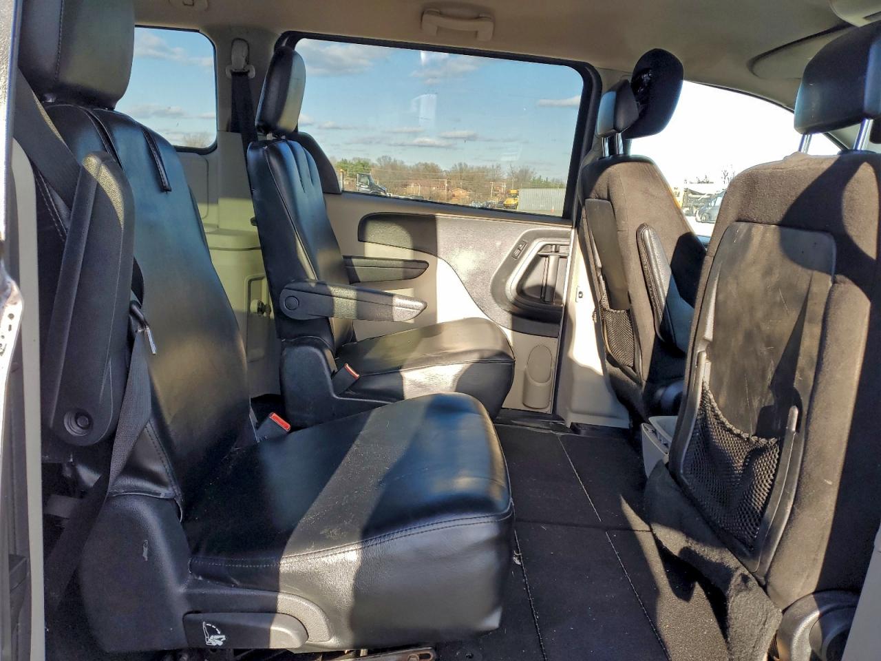 Dodge Caravan Sxt Image 8