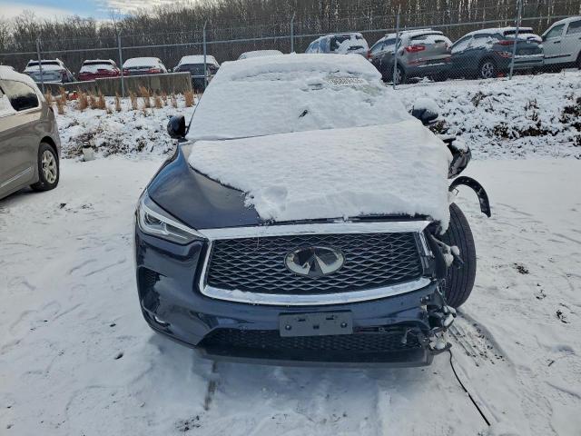 INFINITI Qx Essential Image 5