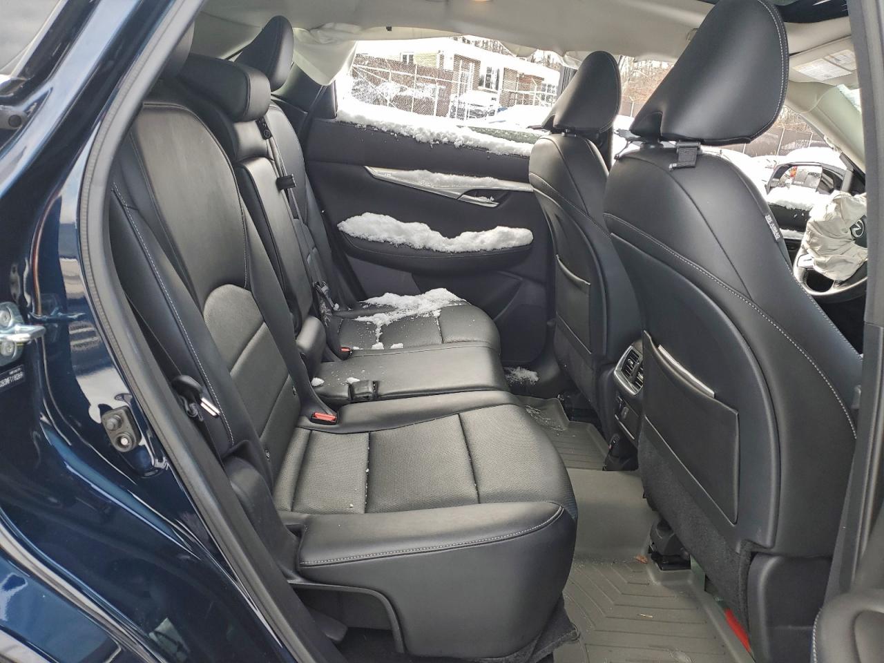 INFINITI Qx Essential Image 9