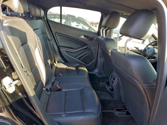 Mercedes-Benz GLA 250 Image 12