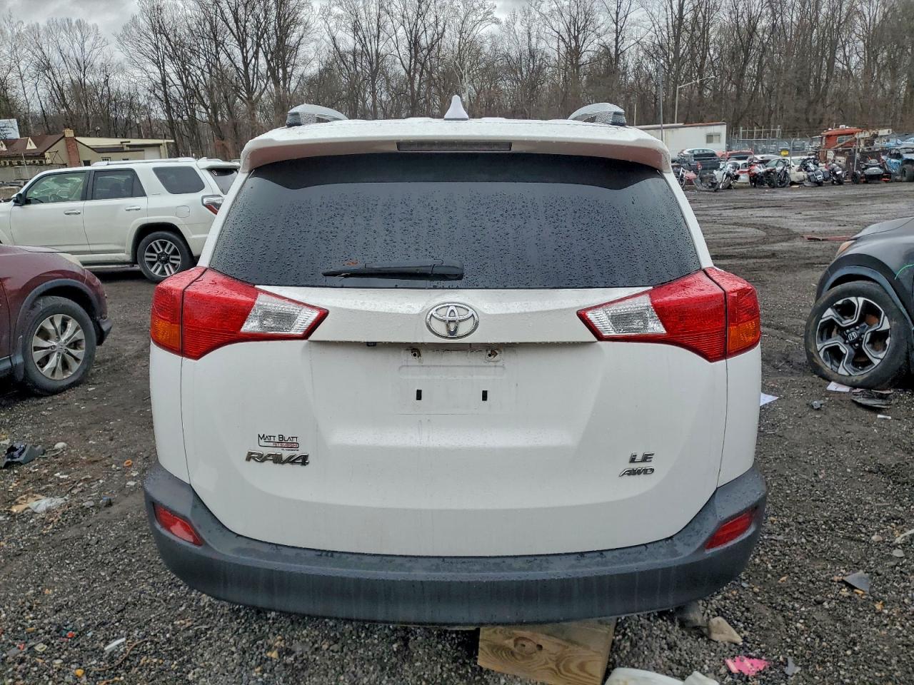 Toyota RAV4 Le Image 2