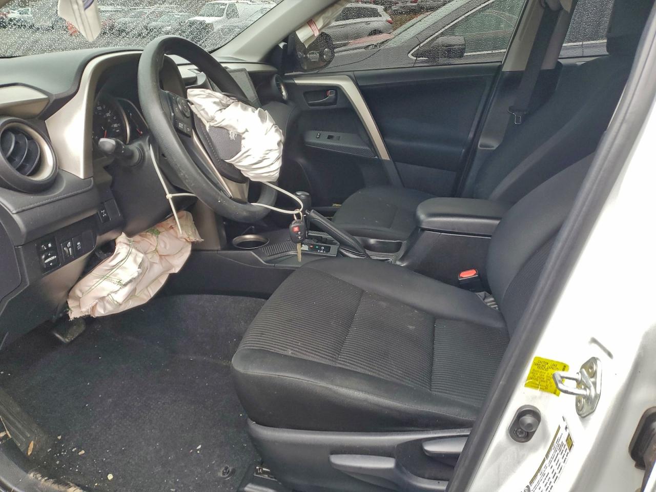 Toyota RAV4 Le Image 8