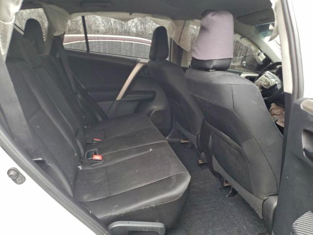 Toyota RAV4 Le Image 13