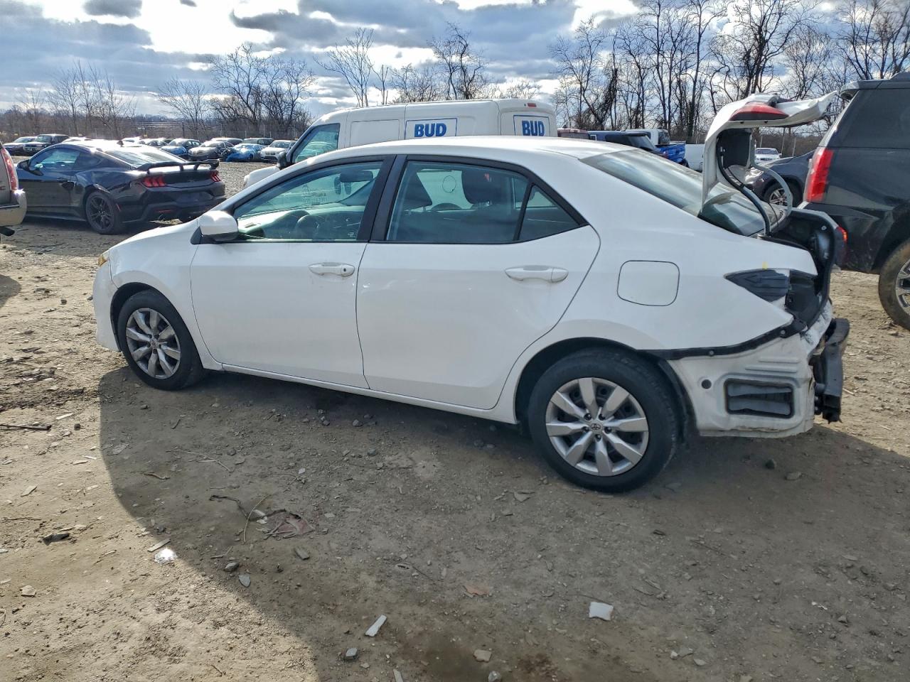 Toyota Corolla L Image 3