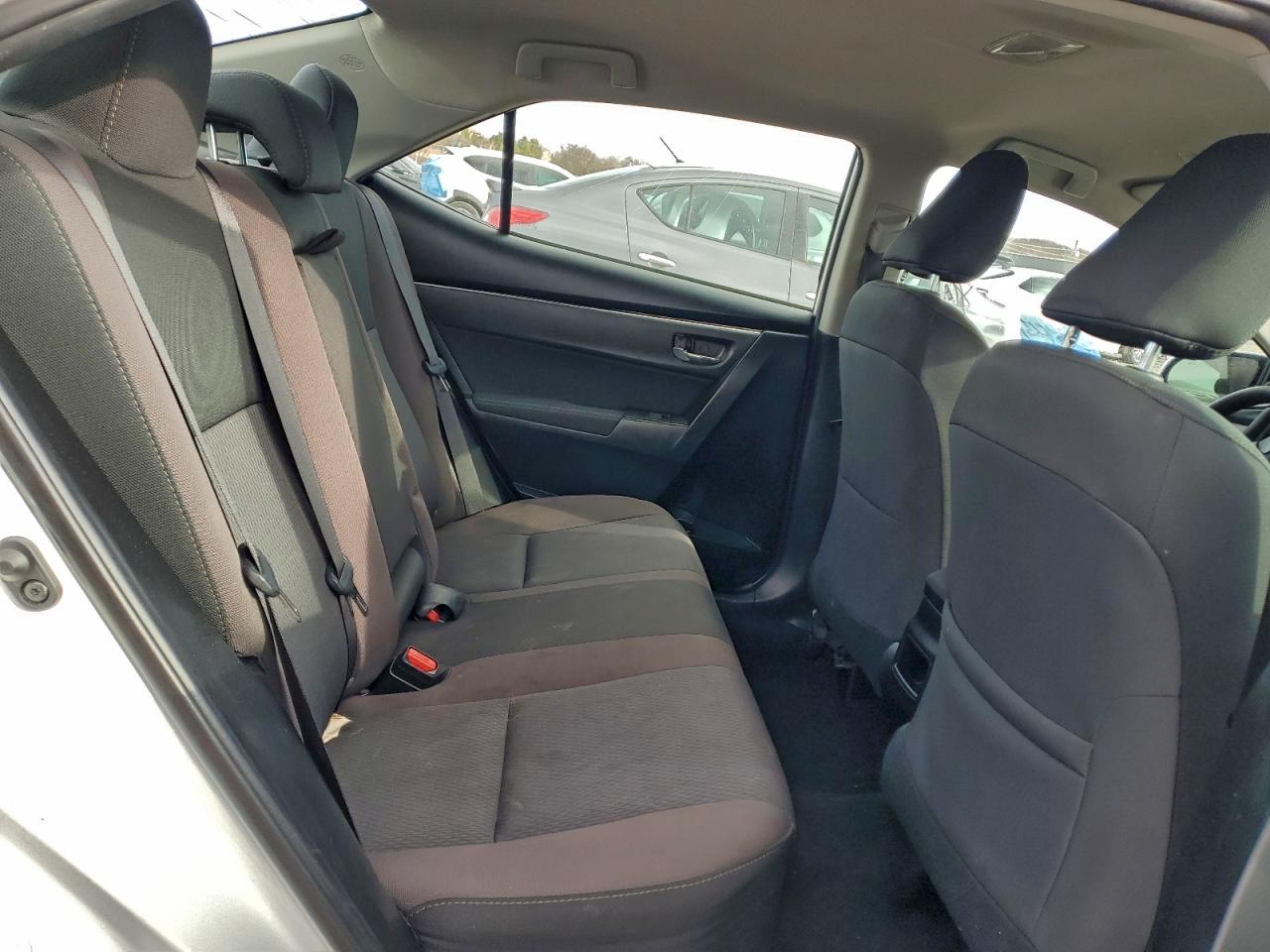 Toyota Corolla L Image 9