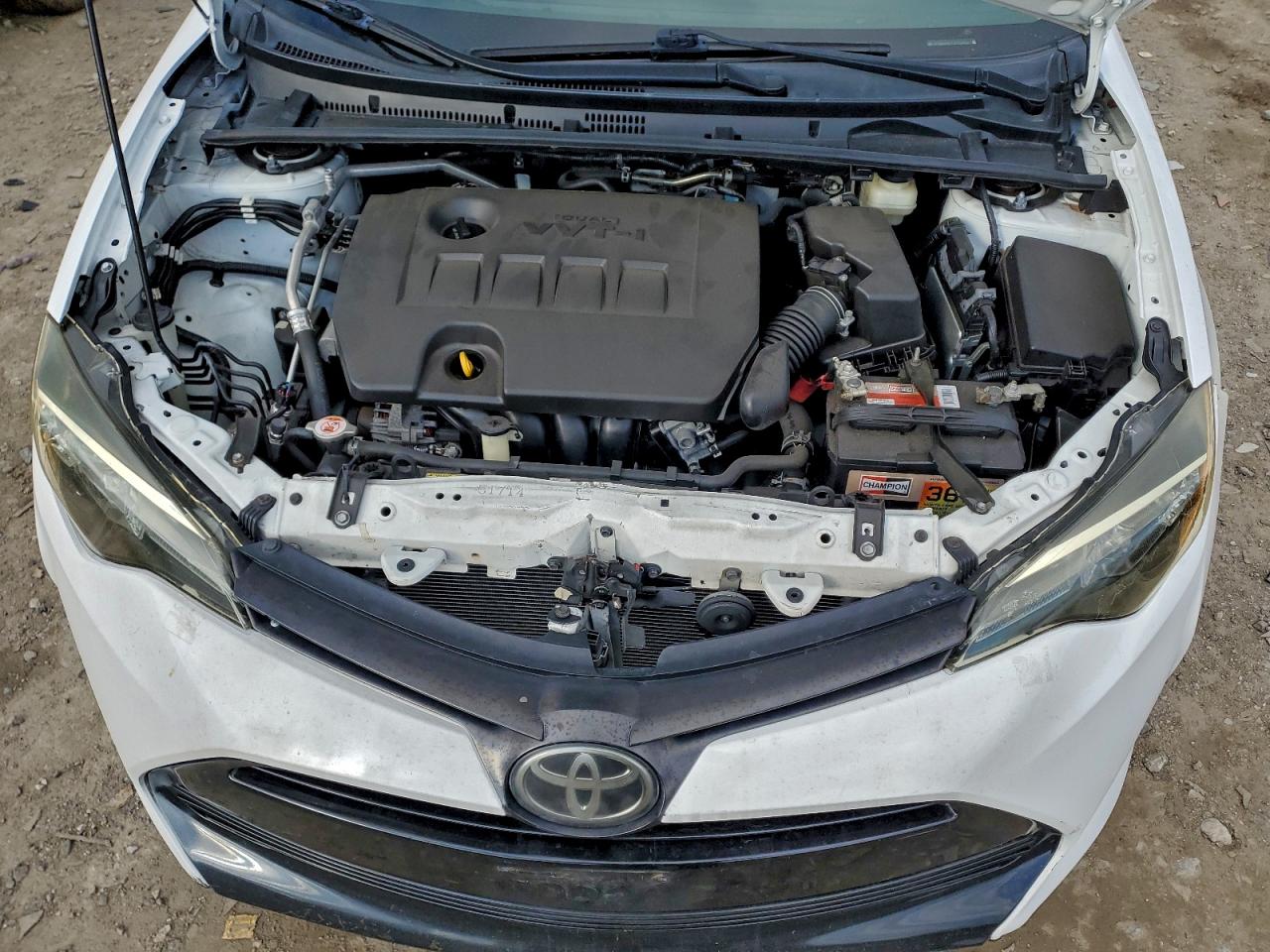 Toyota Corolla L Image 2