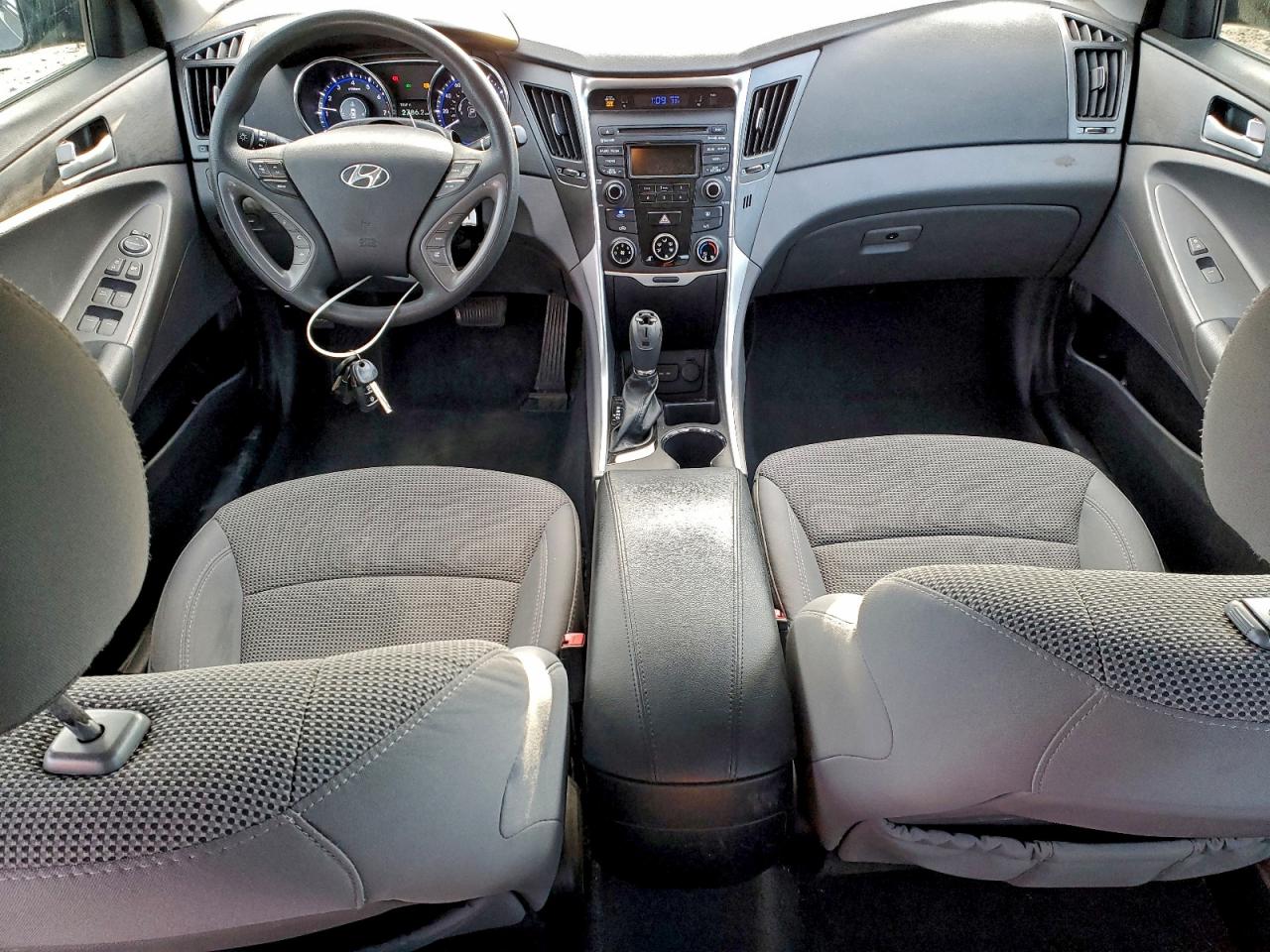 Hyundai SONATA Gls Image 7