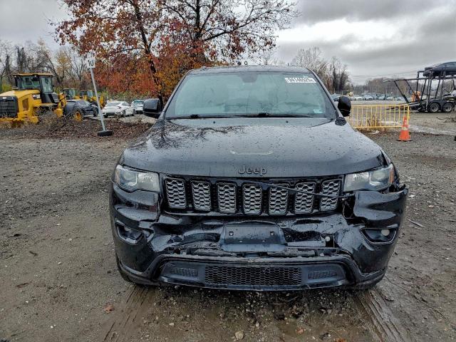 Jeep Grand Cherokee Laredo Image 2