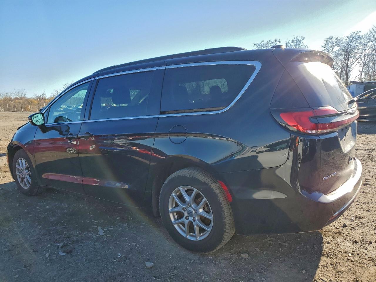 Chrysler Pacifica Touring L Image 4