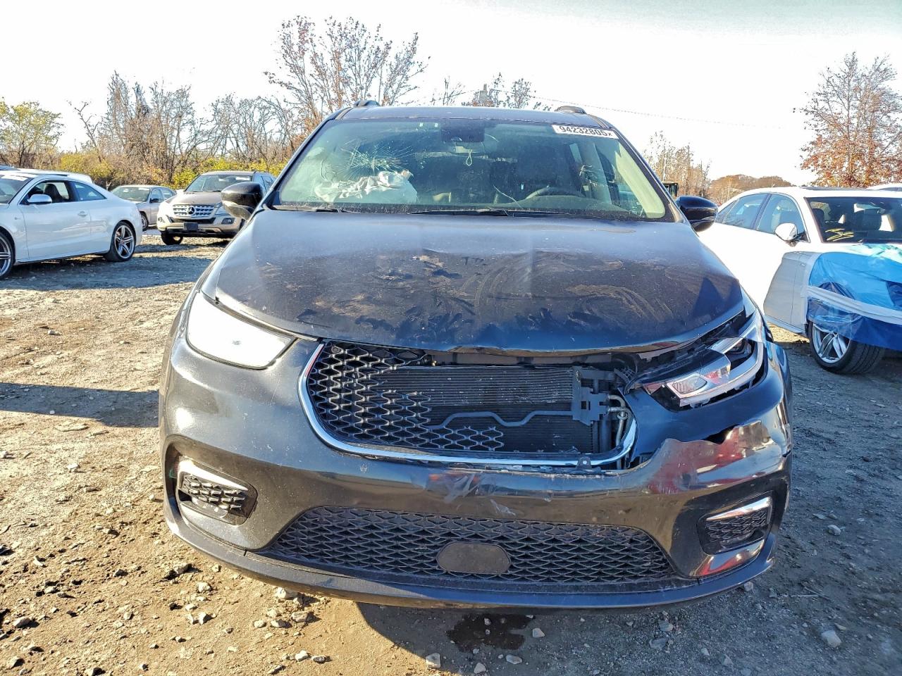 Chrysler Pacifica Touring L Image 3