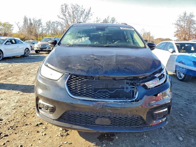 Chrysler Pacifica Touring L Image 3