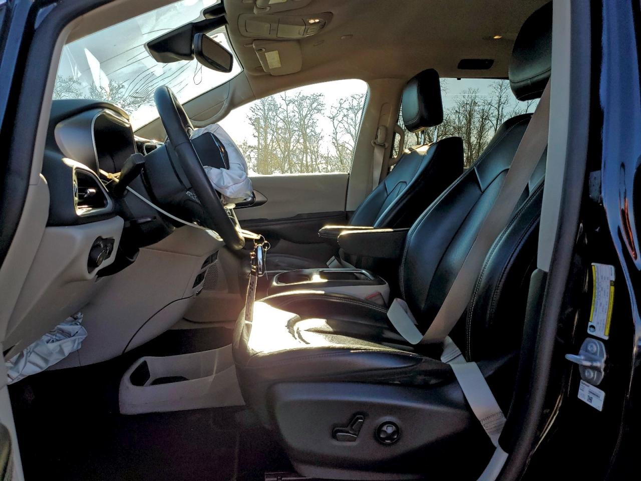 Chrysler Pacifica Touring L Image 5