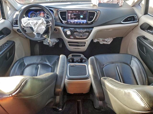 Chrysler Pacifica Touring L Image 9