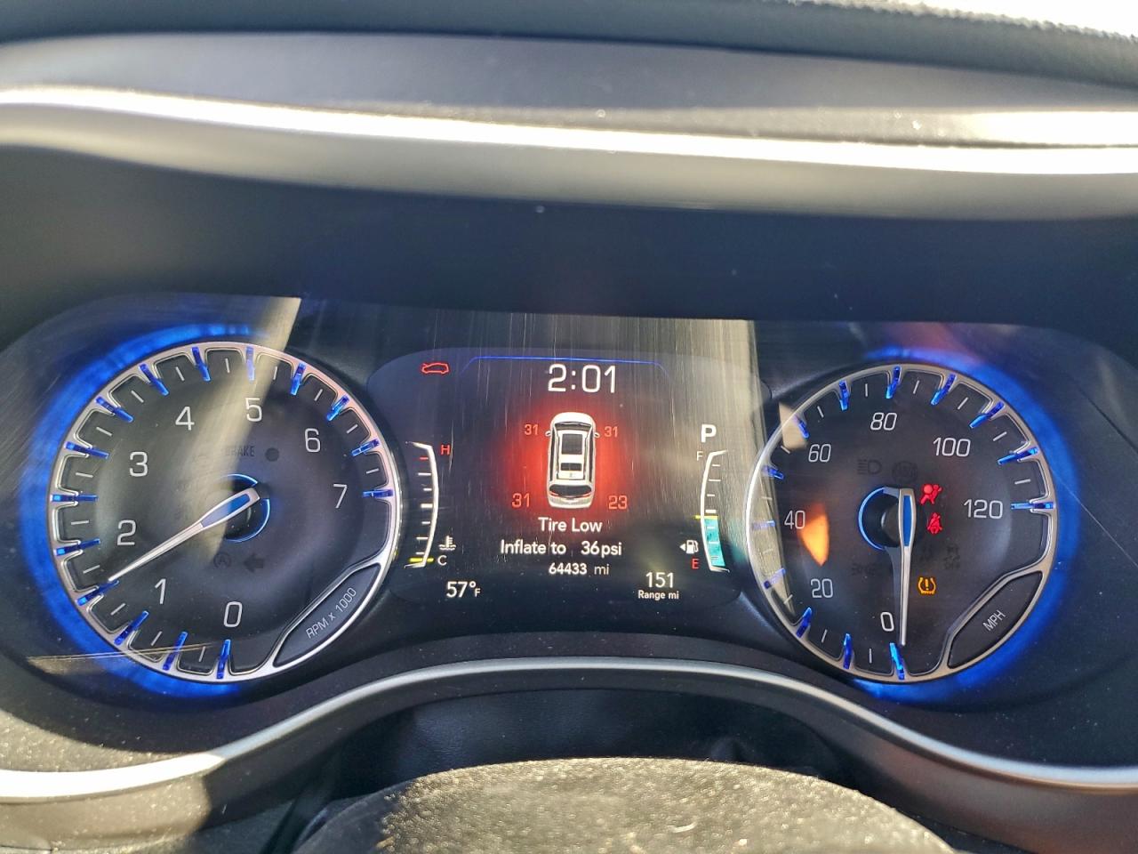 Chrysler Pacifica Touring L Image 8