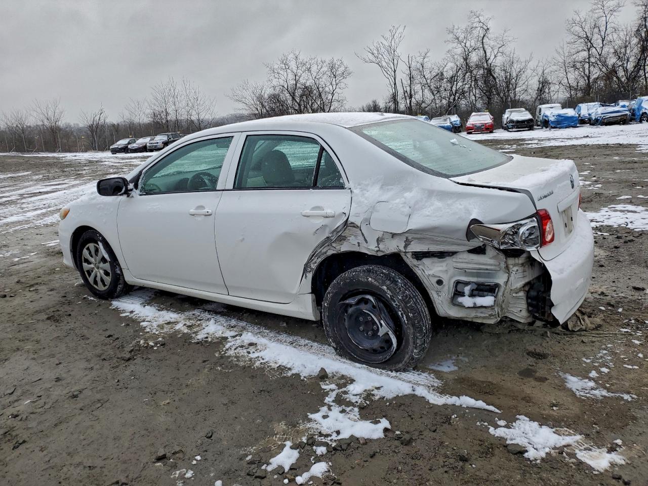 Toyota Corolla Base Image 2