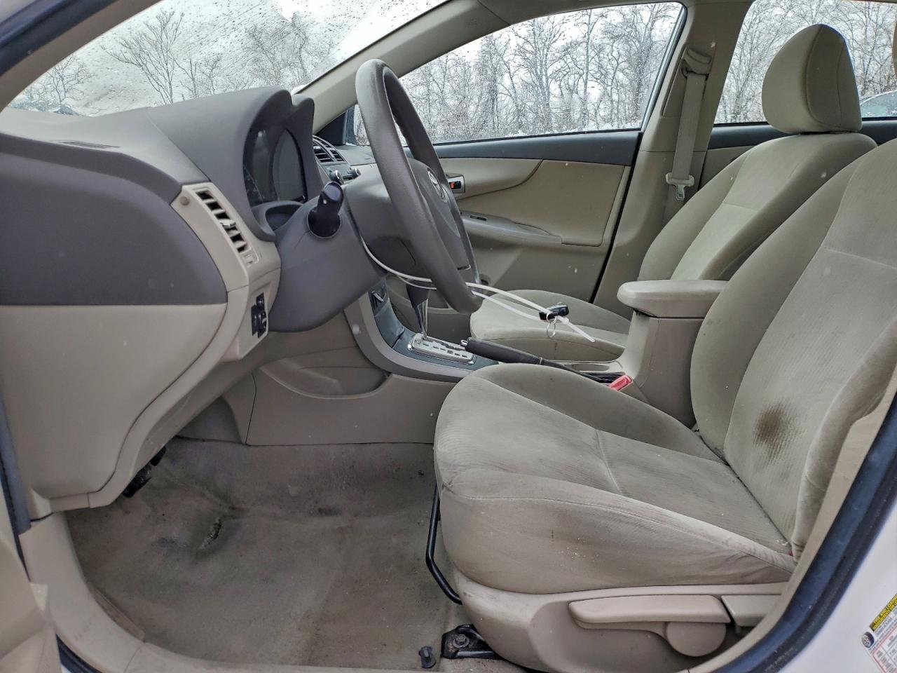 Toyota Corolla Base Image 4