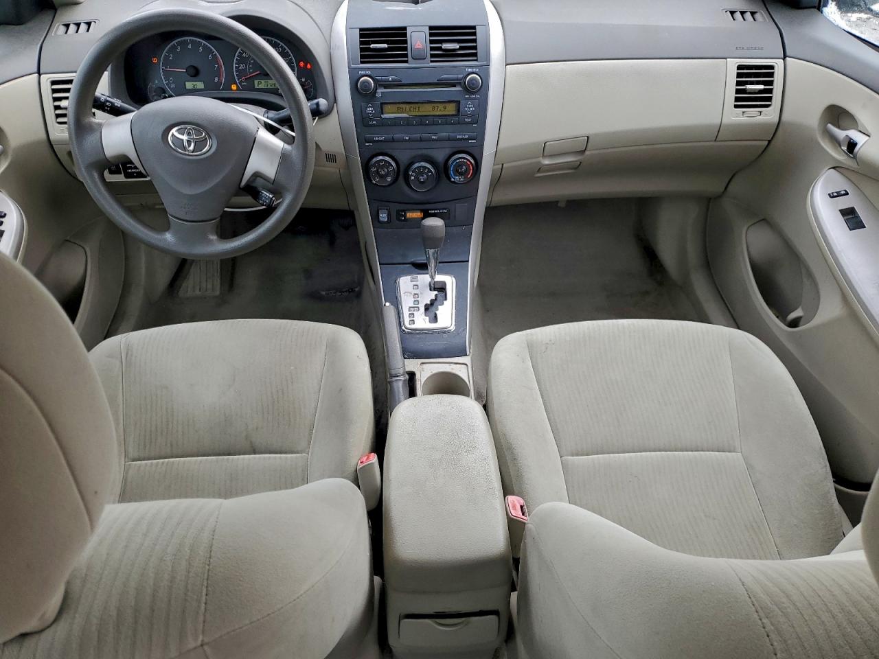Toyota Corolla Base Image 8