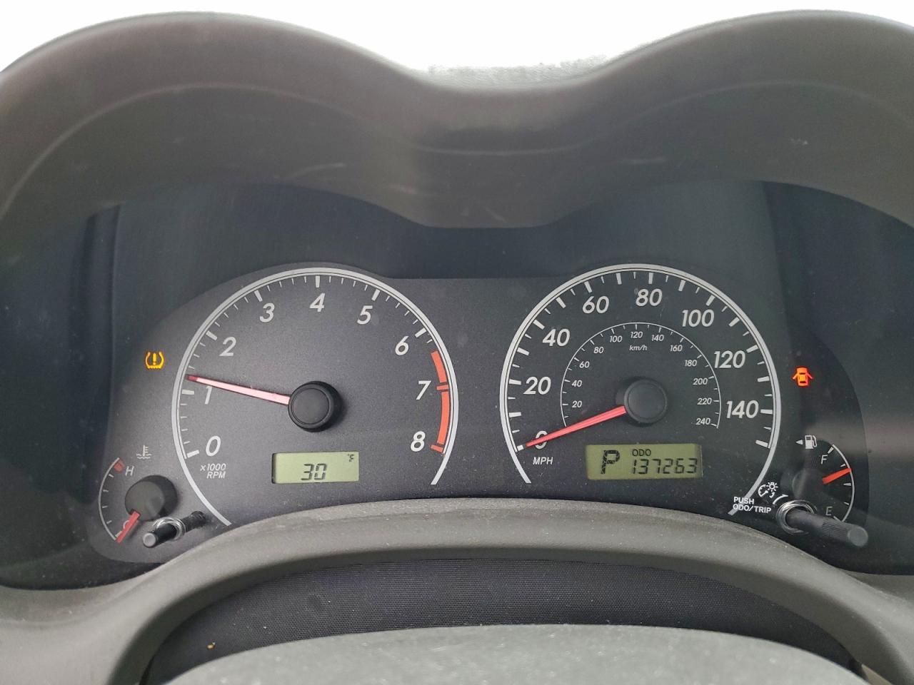 Toyota Corolla Base Image 9