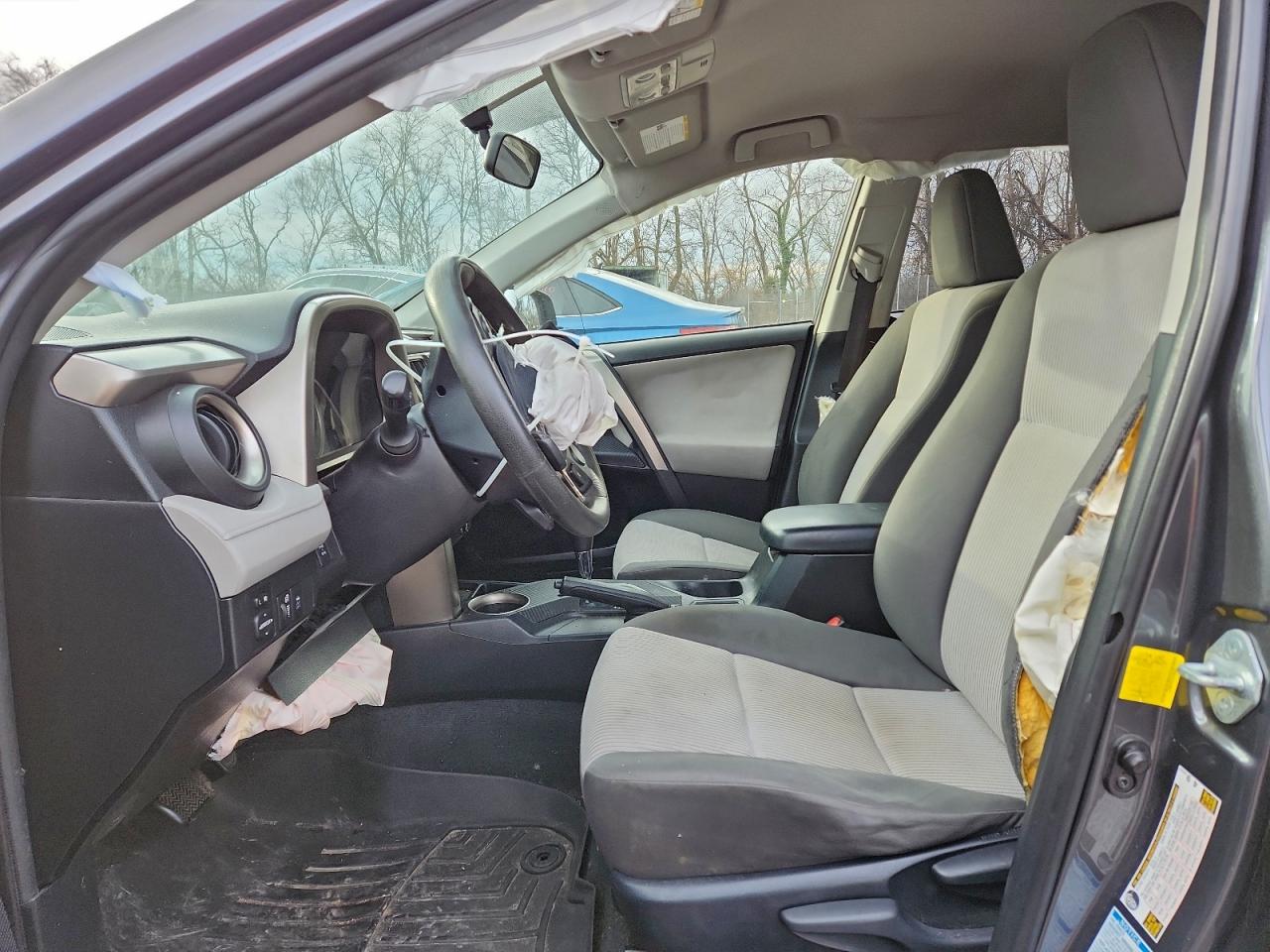 Toyota RAV4 Le Image 8