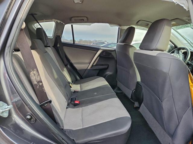 Toyota RAV4 Le Image 11