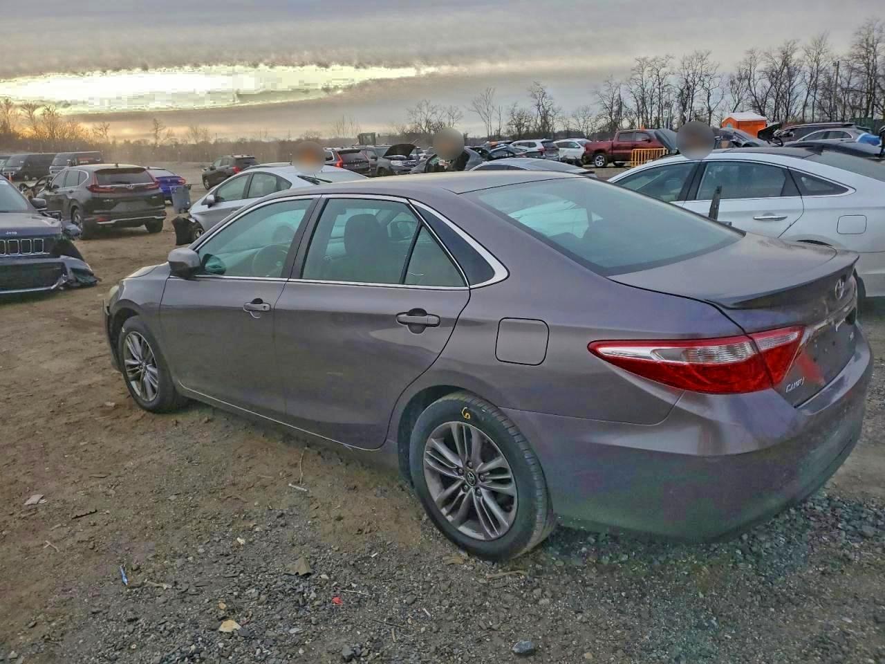 Toyota Camry Le Image 12