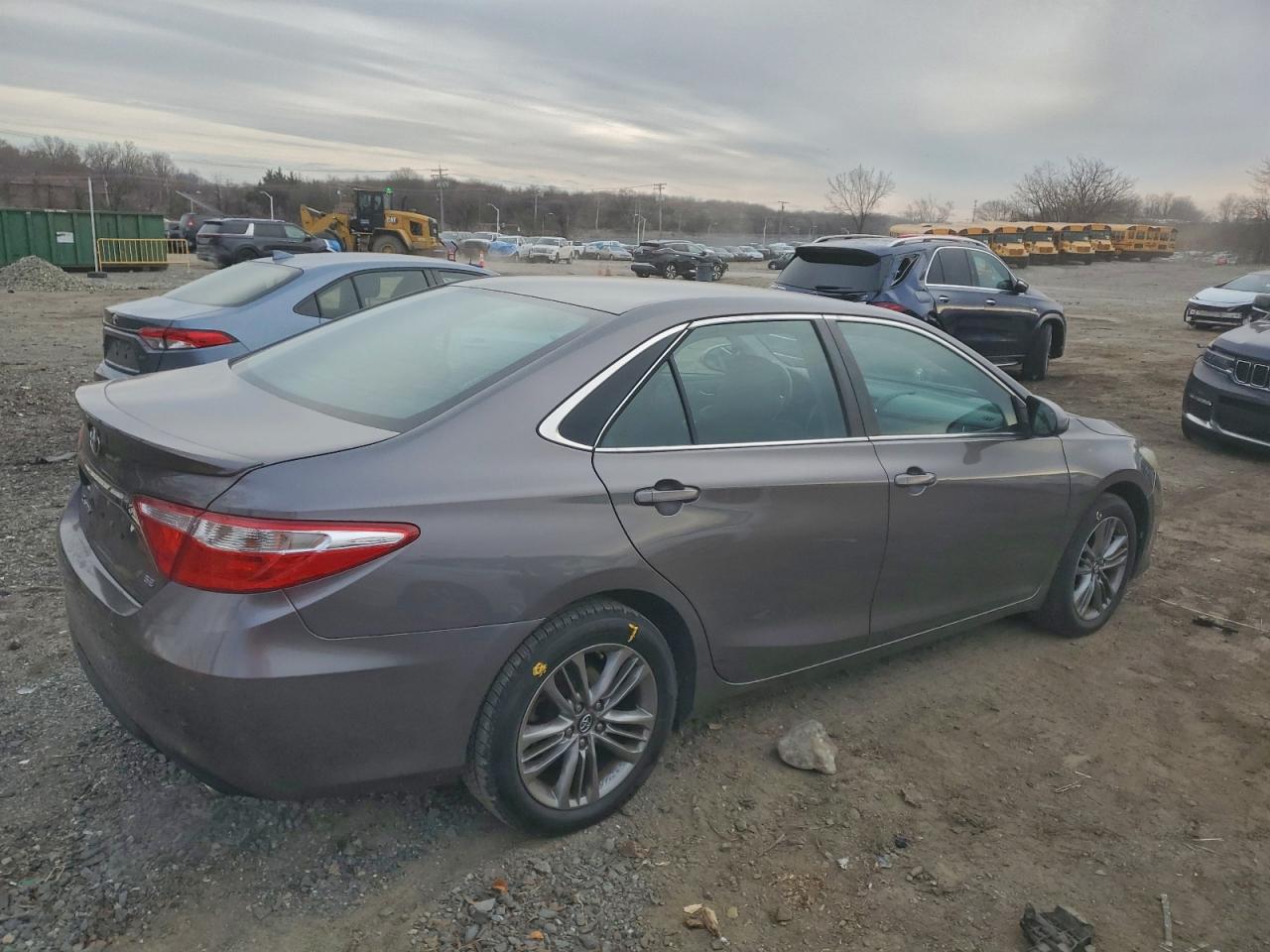 Toyota Camry Le Image 2