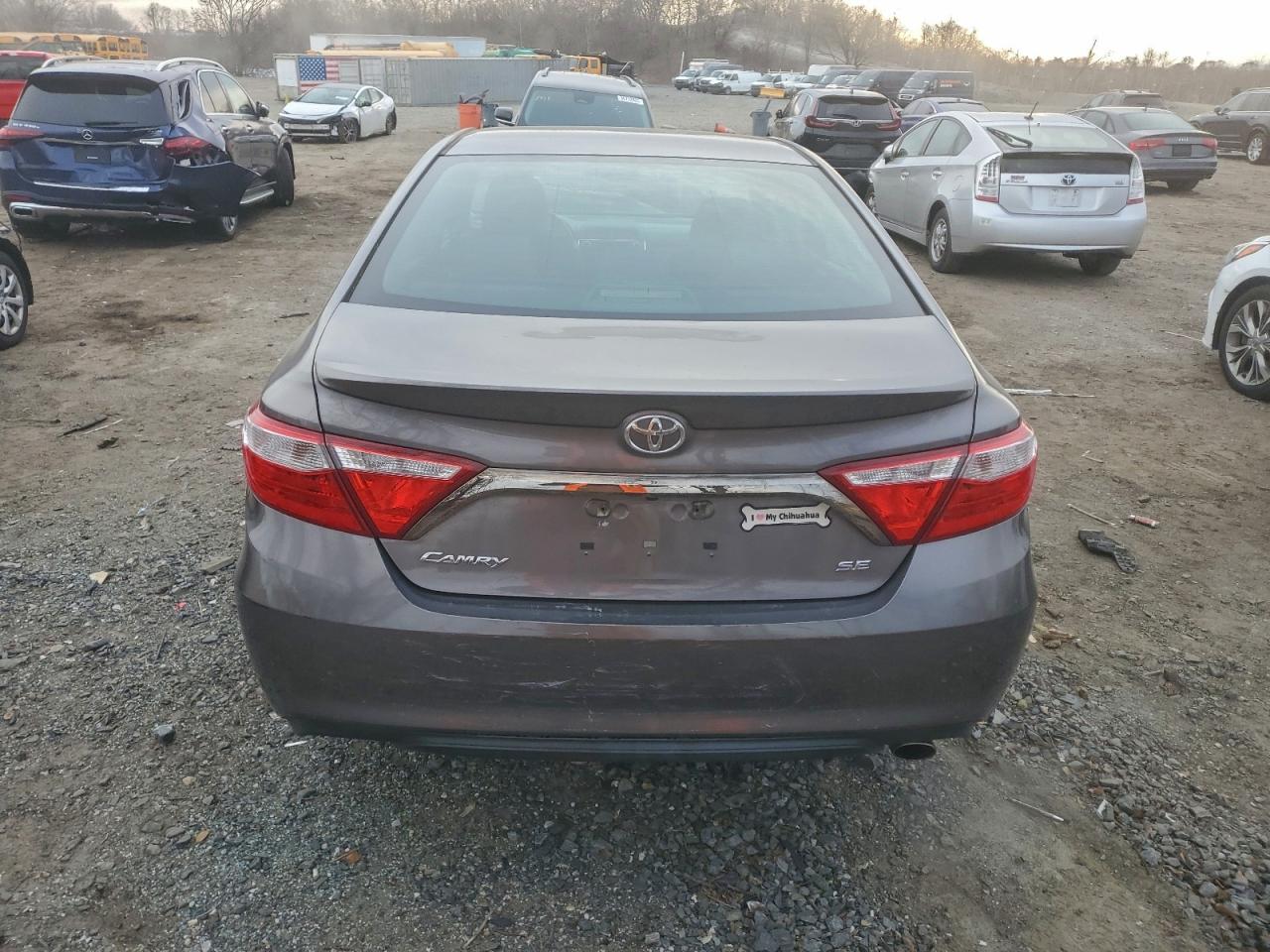 Toyota Camry Le Image 7