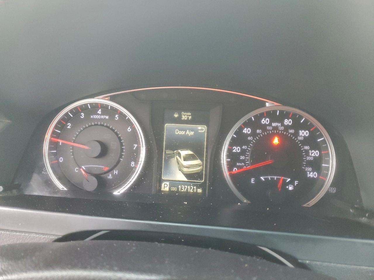 Toyota Camry Le Image 8