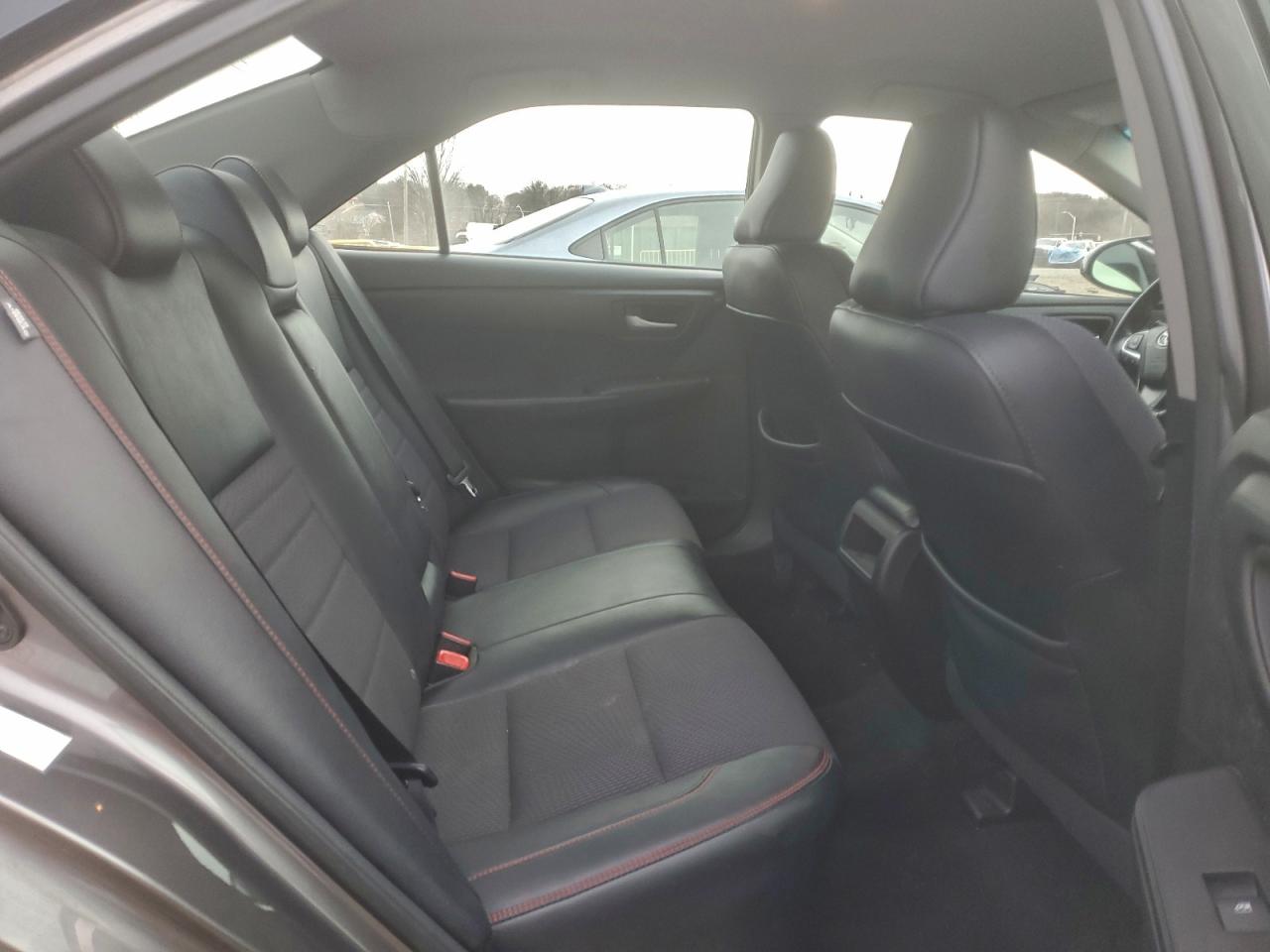 Toyota Camry Le Image 11