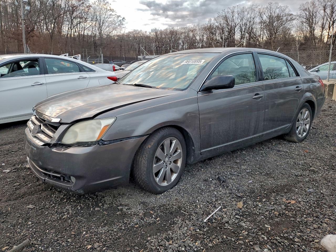 Toyota Avalon Xl Image 1