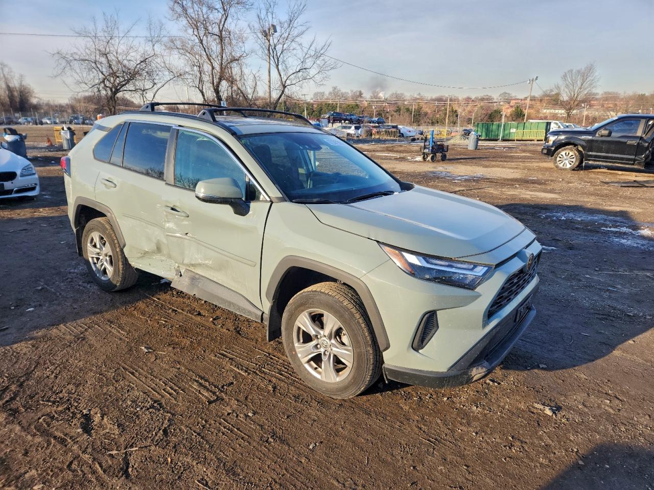 Toyota RAV4 Xle Image 2