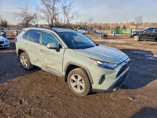 Toyota RAV4 Xle Image 2