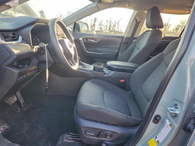 Toyota RAV4 Xle Image 3