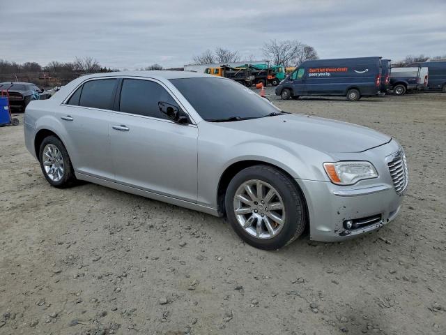 Chrysler 300 Limited Image 8