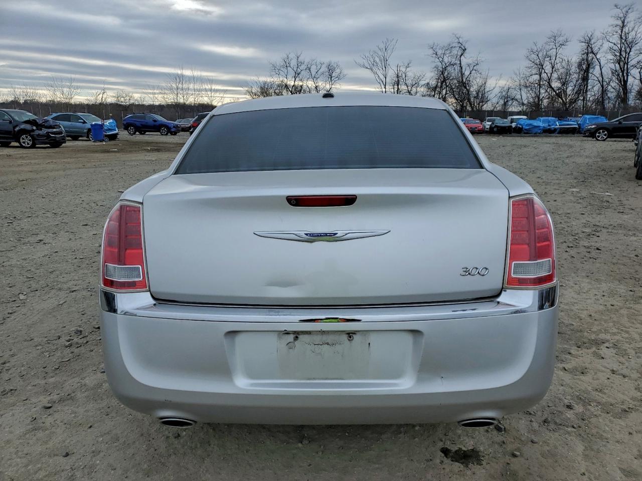 Chrysler 300 Limited Image 2