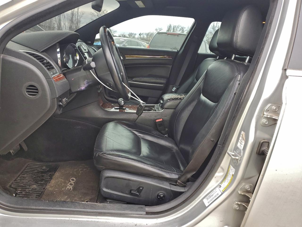 Chrysler 300 Limited Image 4