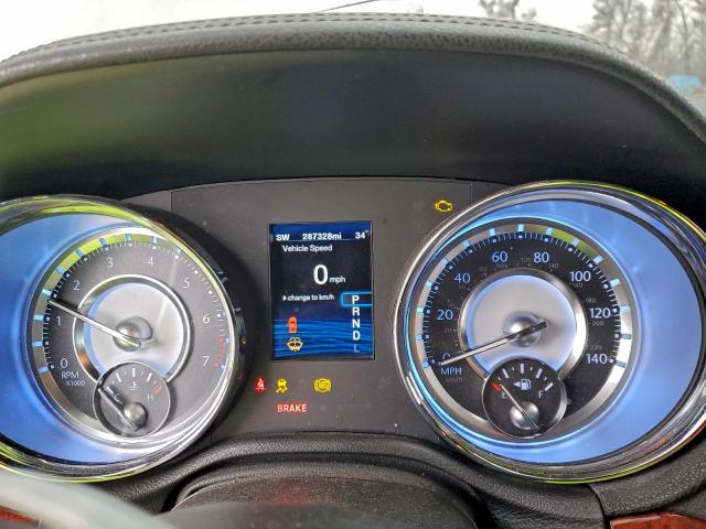 Chrysler 300 Limited Image 12