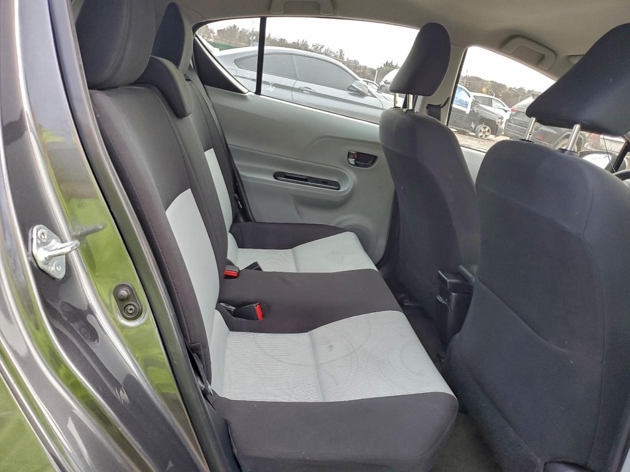 Toyota Prius Image 12