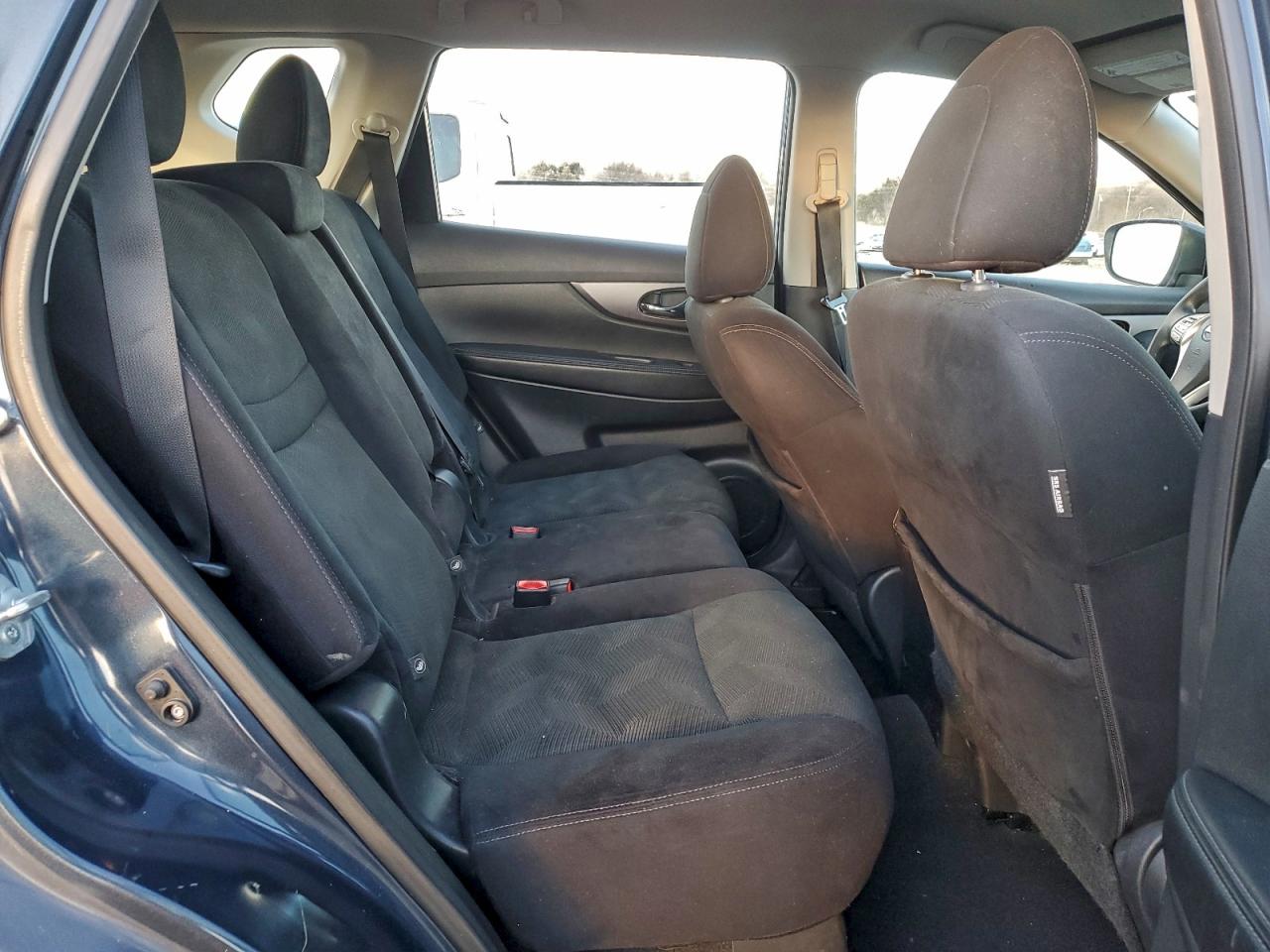 Nissan Rogue S Image 3