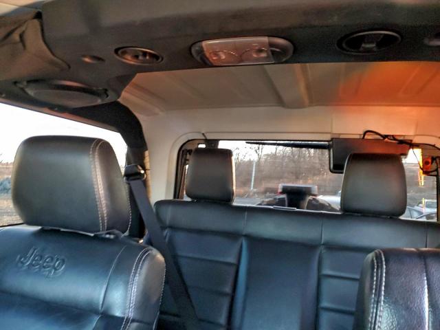 Jeep Wrangler Sahara Image 6