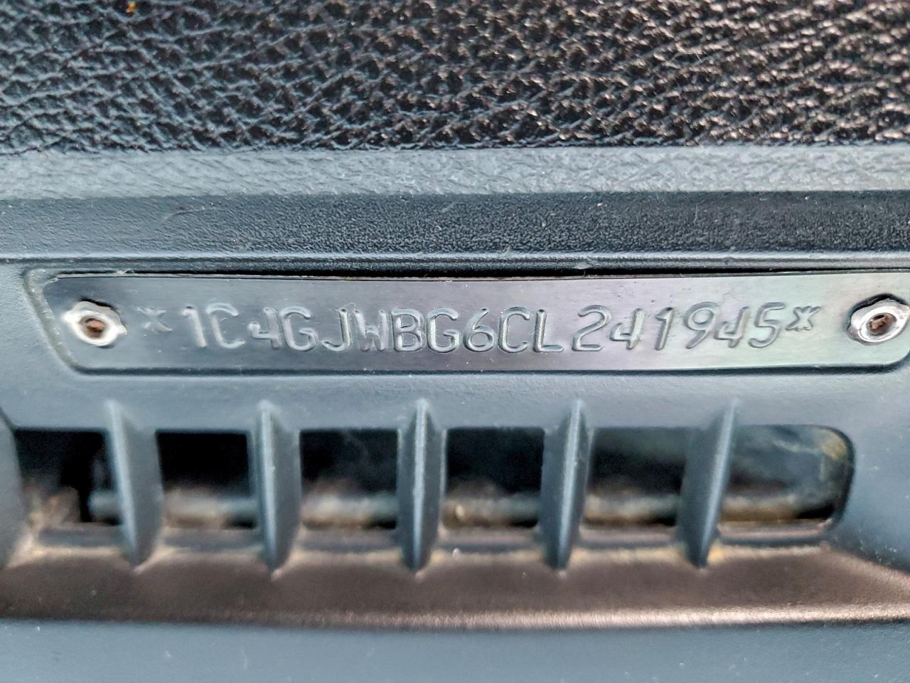 Jeep Wrangler Sahara Image 9