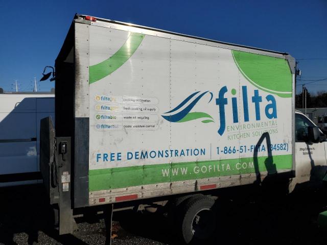 Chevrolet Express Image 3