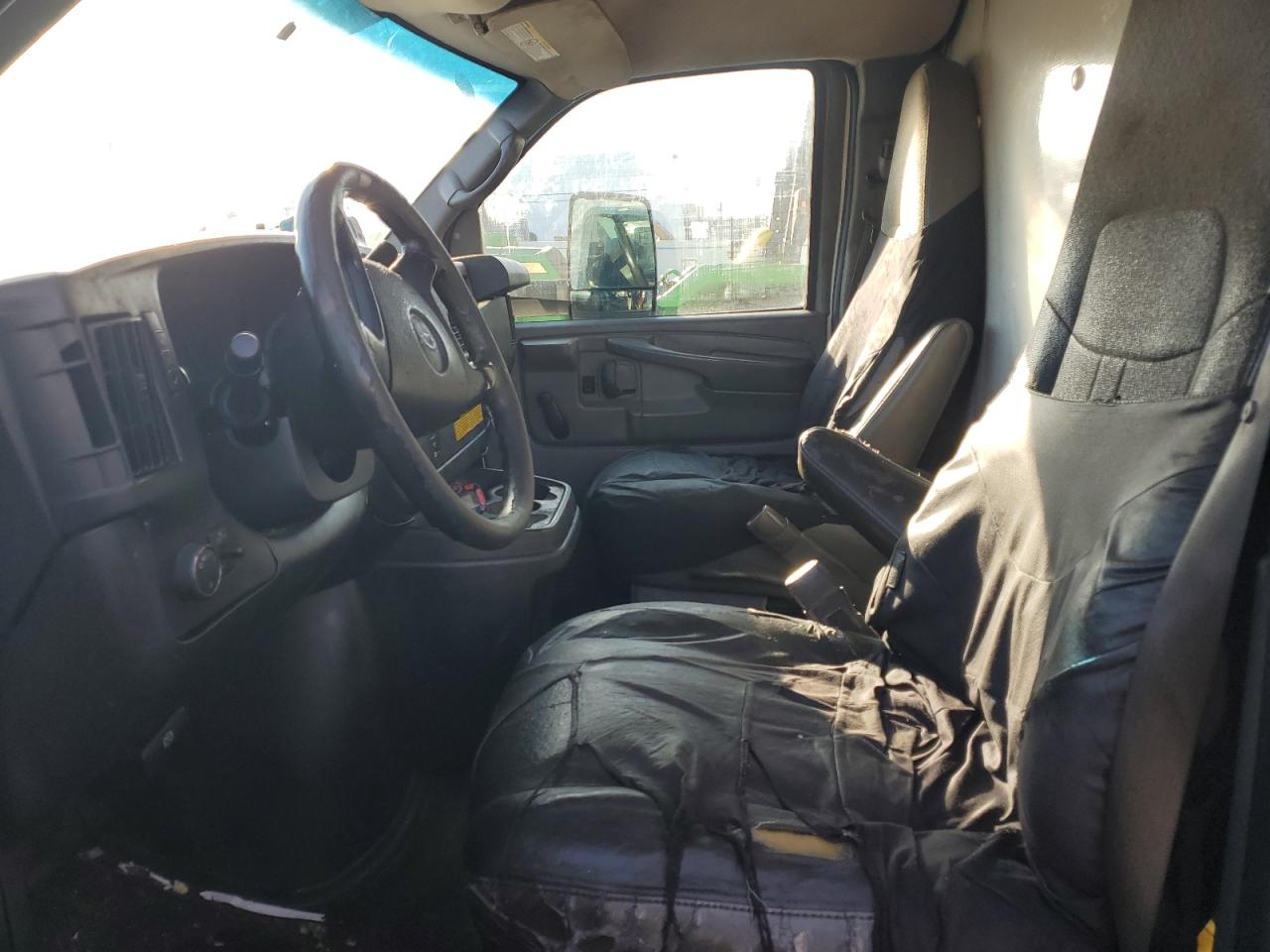 Chevrolet Express Image 4