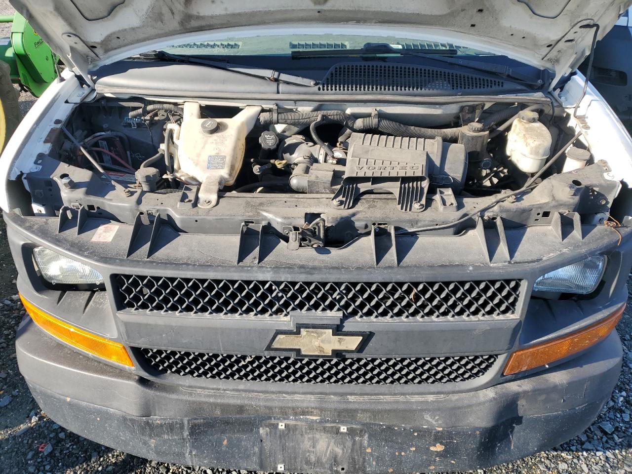 Chevrolet Express Image 9