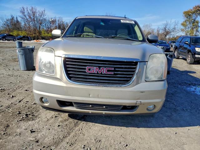 GMC Yukon K1500 Image 12