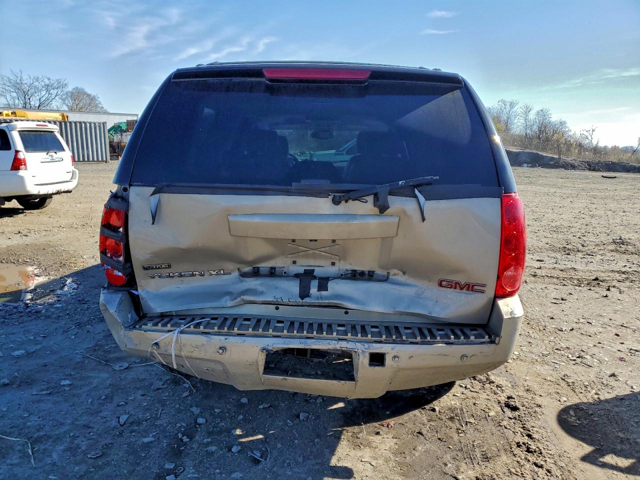 GMC Yukon K1500 Image 11