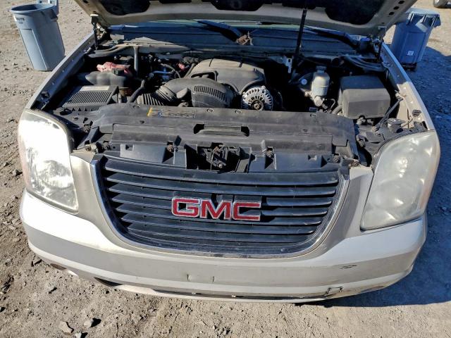GMC Yukon K1500 Image 13