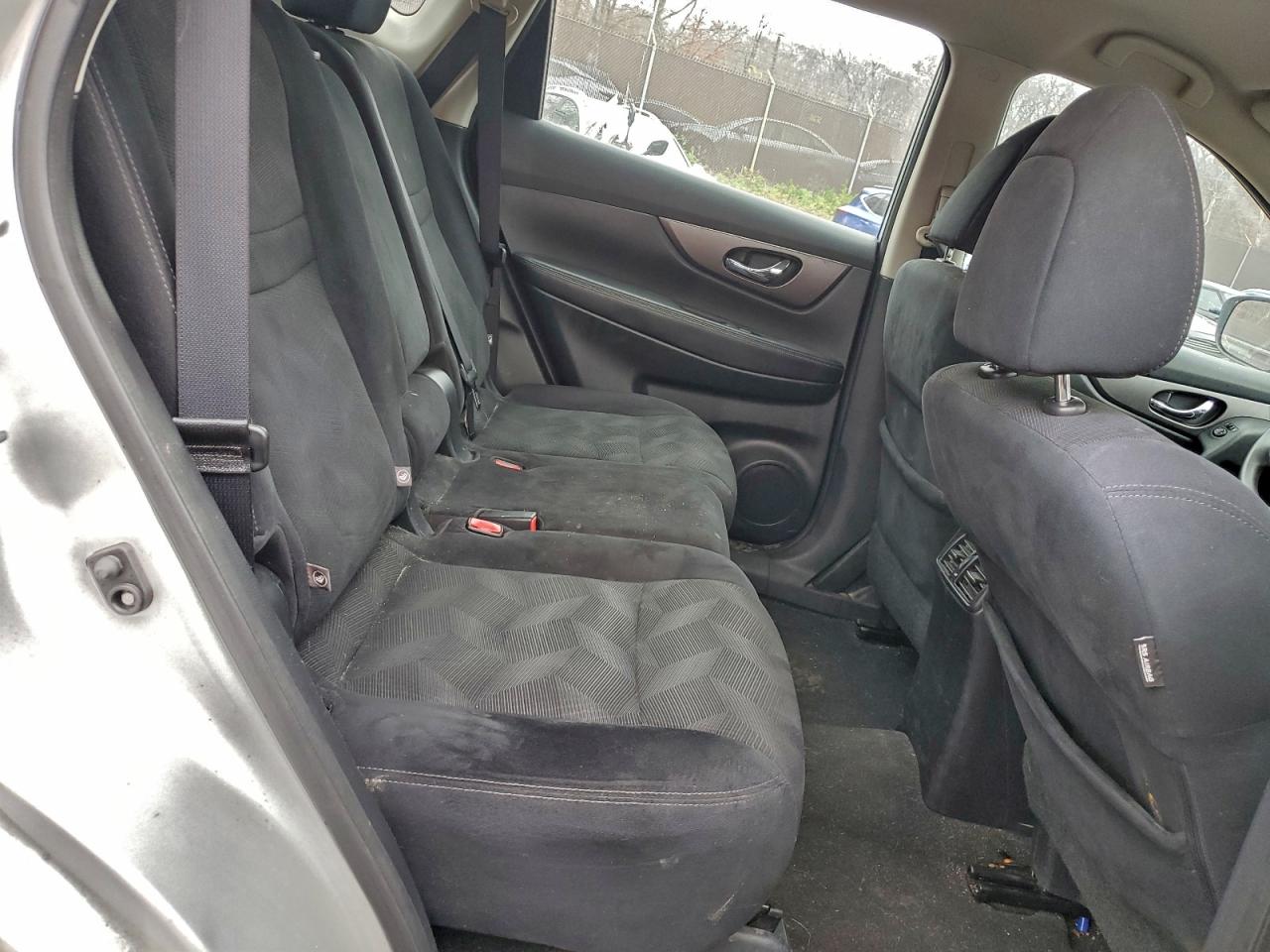 Nissan Rogue S Image 12